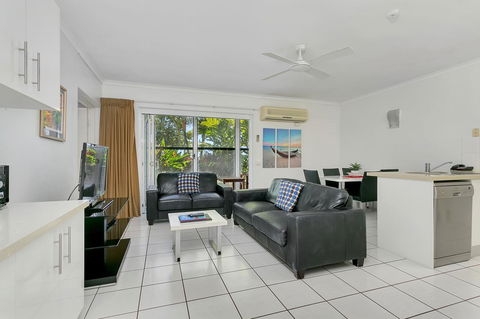 Agincourt Beachfront Apartments - Tourism Townsville 15