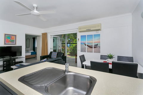 Agincourt Beachfront Apartments - Tourism Townsville 14