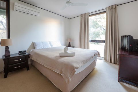 The Hastings Beach Houses - Tourism Townsville 14