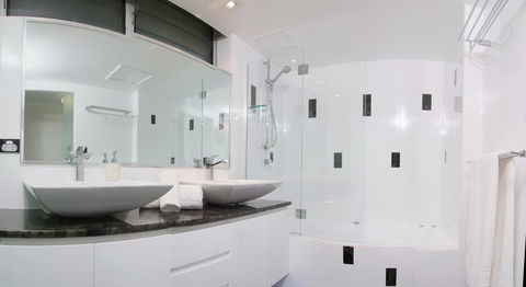 Poinciana 112 - Tourism Townsville 11