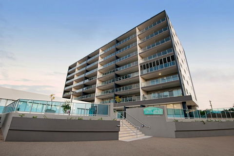 Allure Hotel & Apartments - Tourism Townsville 0