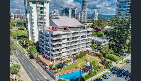 Surfers Chalet - Tourism Townsville 30