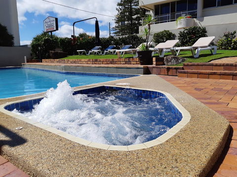 Surfers Chalet - Tourism Townsville 2