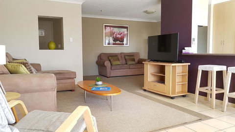 Surfers Chalet - Tourism Townsville 18