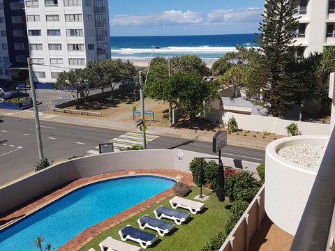 Surfers Chalet - Tourism Townsville 14