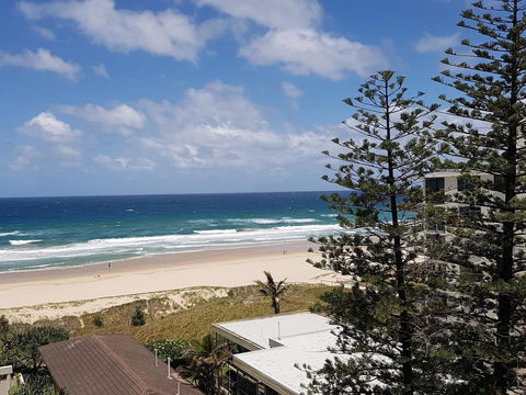 Surfers Chalet - Tourism Townsville 35