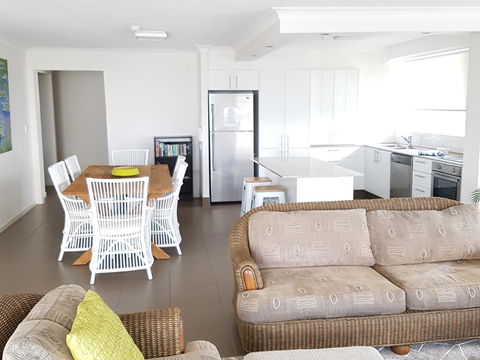 Surfers Chalet - Tourism Townsville 33