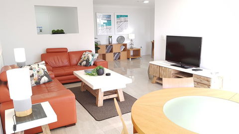 Surfers Chalet - Tourism Townsville 16
