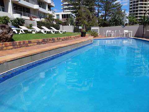 Surfers Chalet - Tourism Townsville 7