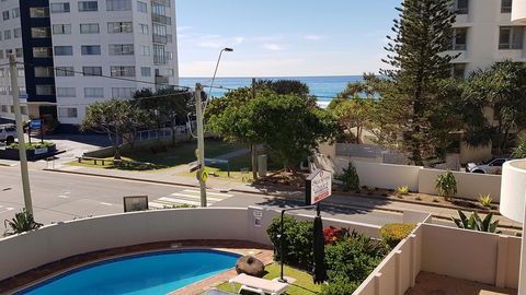 Surfers Chalet - Tourism Townsville 17