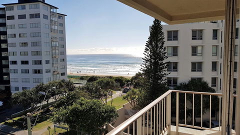 Surfers Chalet - Tourism Townsville 15