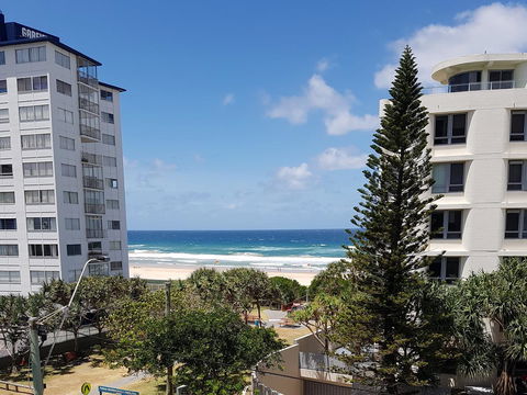 Surfers Chalet - Tourism Townsville 29