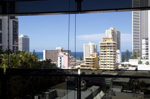 Circle Luxury Holidays - Tourism Townsville 4