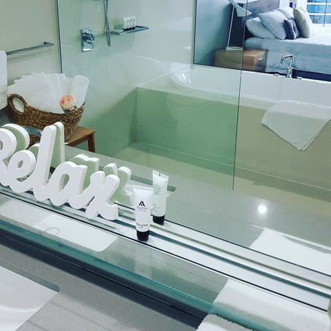 Circle Luxury Holidays - Tourism Townsville 24