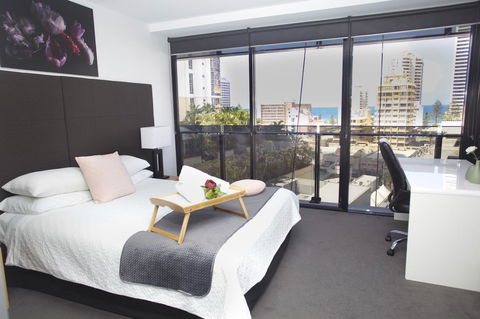 Circle Luxury Holidays - Tourism Townsville 9