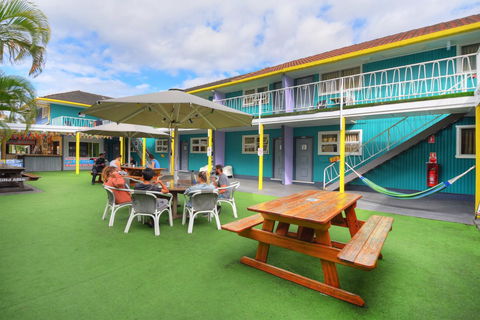 Backpackers In Paradise 18-35 Hostel - Tourism Townsville 2