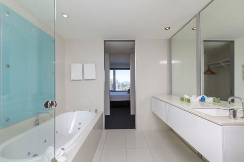 Q1 Resort & Spa - Official - Tourism Townsville 1