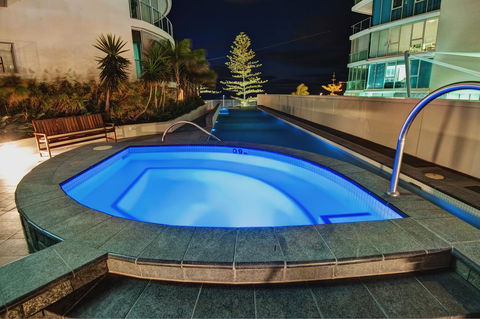 Reflections Tower Two - Tourism Townsville 5