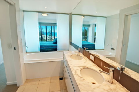 Reflections Tower Two - Tourism Townsville 14