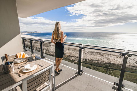 Iconic Kirra Beach Resort - Tourism Townsville 0