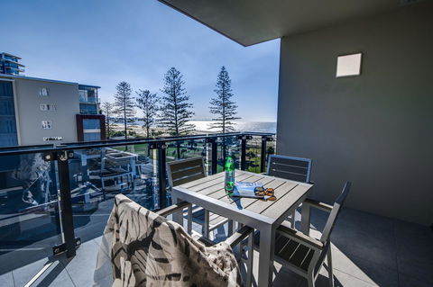 Iconic Kirra Beach Resort - Tourism Townsville 13