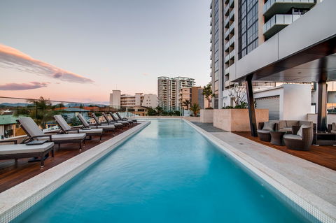 Iconic Kirra Beach Resort - Tourism Townsville 15