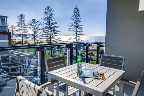Iconic Kirra Beach Resort - Tourism Townsville 17