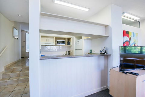 Tiki Hotel Apartments Surfers Paradise - Tourism Townsville 9