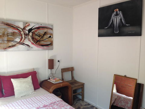 XYL Pets Friendly Seaside Boutique Guesthouse - Tourism Townsville 13