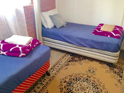 XYL Pets Friendly Seaside Boutique Guesthouse - Tourism Townsville 8