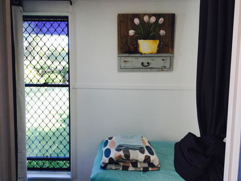 XYL Pets Friendly Seaside Boutique Guesthouse - Tourism Townsville 7