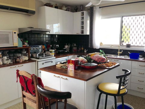XYL Pets Friendly Seaside Boutique Guesthouse - Tourism Townsville 2