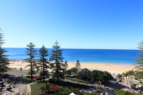 Peninsular Beachfront Resort - Tourism Townsville 16