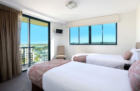 Peninsular Beachfront Resort - Tourism Townsville 5
