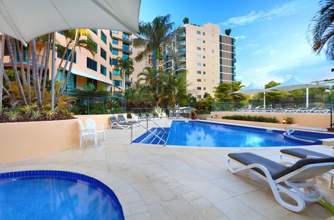 Peninsular Beachfront Resort - Tourism Townsville 12