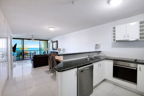 Peninsular Beachfront Resort - Tourism Townsville 21