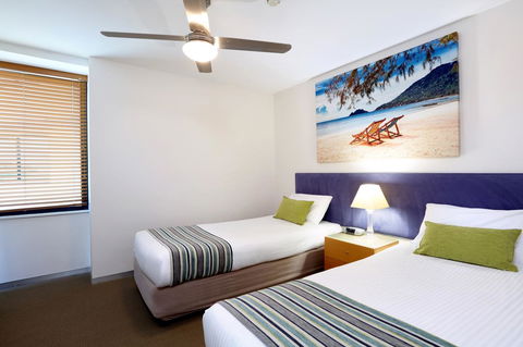 Peninsular Beachfront Resort - Tourism Townsville 13