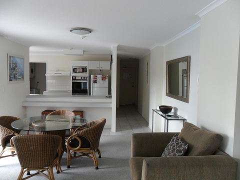 Grosvenor Beachfront Apartments Surfers Paradise - Tourism Townsville 5