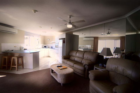 Grosvenor Beachfront Apartments Surfers Paradise - Tourism Townsville 9