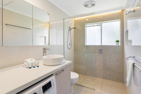 Noosa Place Resort - Tourism Townsville 1