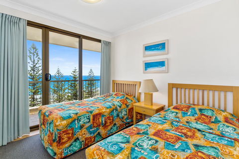 Columbia Beachfront Apartments On Rainbow Bay - Tourism Townsville 36