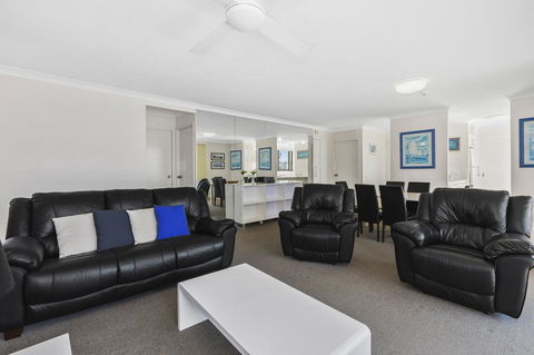 Columbia Beachfront Apartments On Rainbow Bay - Tourism Townsville 21