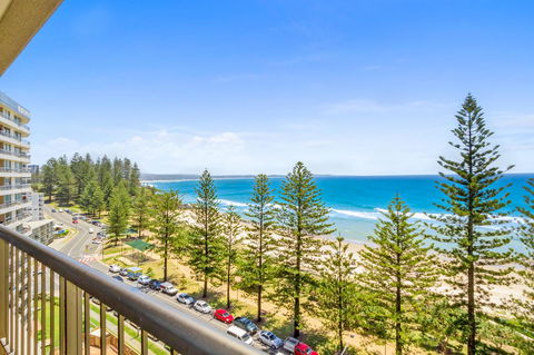 Columbia Beachfront Apartments On Rainbow Bay - Tourism Townsville 26