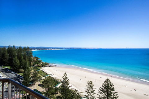 Columbia Beachfront Apartments On Rainbow Bay - Tourism Townsville 1