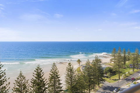 Columbia Beachfront Apartments On Rainbow Bay - Tourism Townsville 42