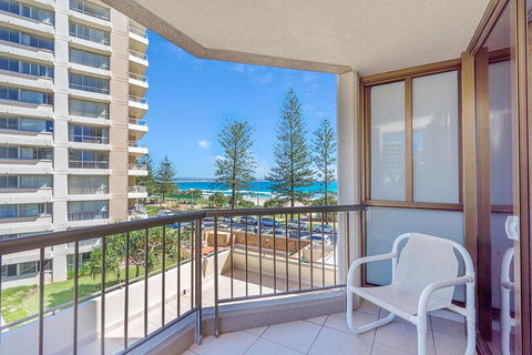 Columbia Beachfront Apartments On Rainbow Bay - Tourism Townsville 14