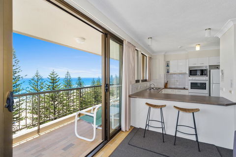 Columbia Beachfront Apartments On Rainbow Bay - Tourism Townsville 28