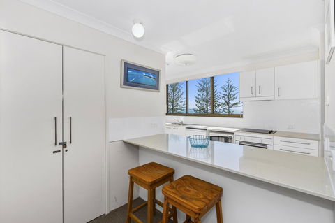 Columbia Beachfront Apartments On Rainbow Bay - Tourism Townsville 22