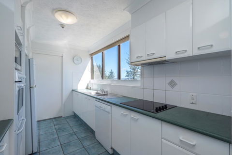 Columbia Beachfront Apartments On Rainbow Bay - Tourism Townsville 7