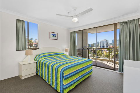 Columbia Beachfront Apartments On Rainbow Bay - Tourism Townsville 20